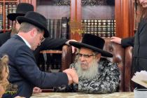 🌴בצל הקודש🌴
רבינו שליט"א ביי כתיבת האותיות היינט ב