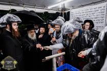 כ''ק רבינו הגה''ק שליט''א ביים זיך אומקוקן ביים מנ