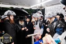 כ''ק רבינו הגה''ק שליט''א ביים זיך אומקוקן ביים מנ