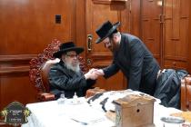 כ''ק רבינו הגה''ק שליט"א ביים מסיבת לחיים נאך תפיל