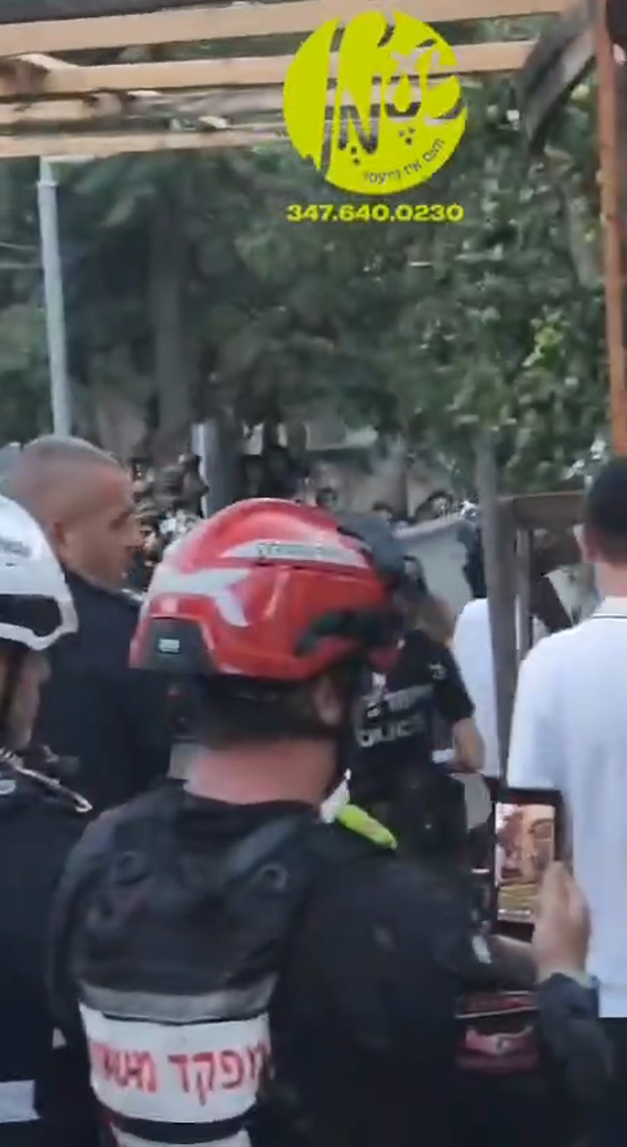 שַׁאֲלִי שְׂרוּפָה בְאֵשׁ: 10 ספרי תורה רח"ל פארבר