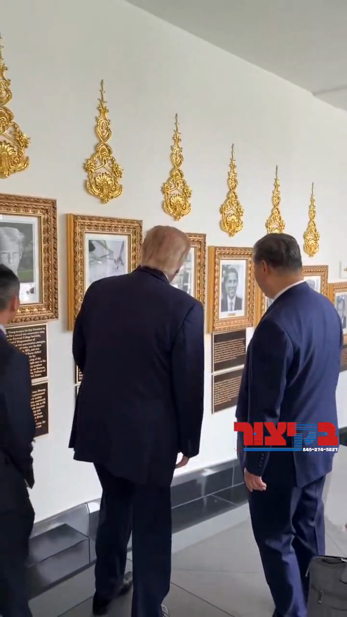 שי דזשינפינג פלאצט אויס אין א געלעכטער ווען פרעזיד