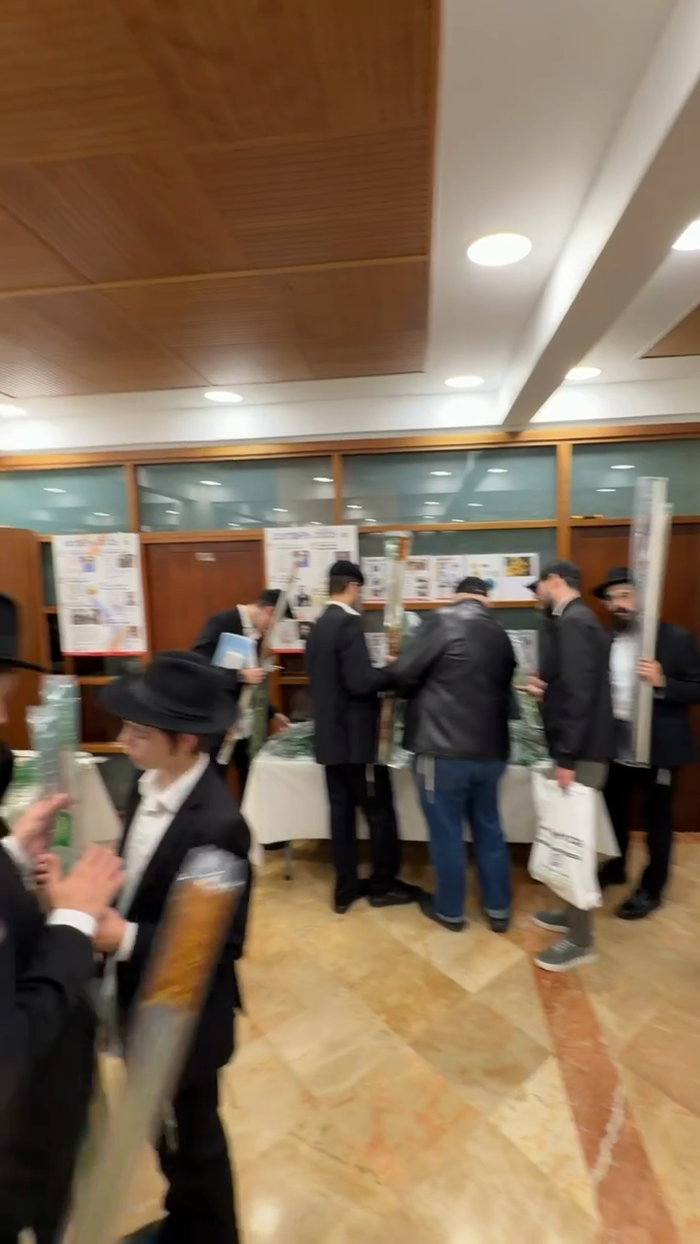 יהדות רוסלאנד! 

די ארבע מינים שוק אין מאסקווע'ס מ