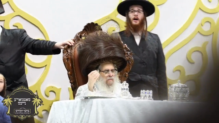 כ''ק רבינו הגה''ק שליט''א ביים שלחן הטהור ליל אושפ