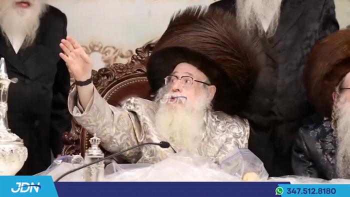 האדמו"ר מצאנז קלויזענבורג ביים שמחת בית השואבה.