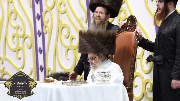 ערשטע בילדער,  שלחן הטהור פון כ''ק רבינו הגה''ק של