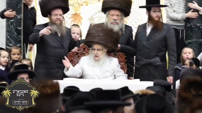 ערשטע בילדער מעמד 'שמחת בית השואבה' רבתי, ליל אושפ