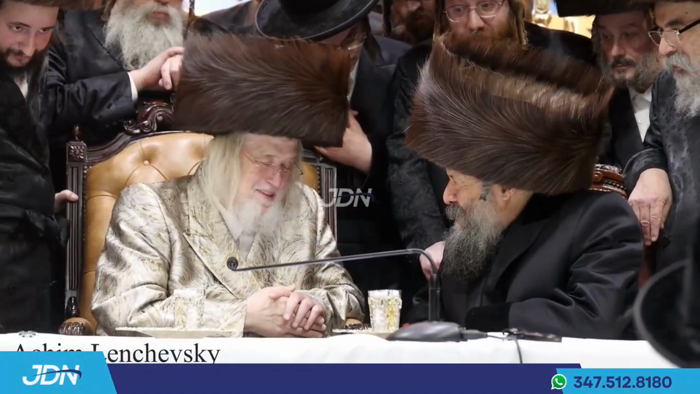 האדמו"ר מבאבוב - 45 באזוכט ביי האדמו"ר ממונקאטש.