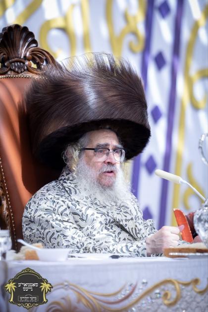 כ''ק רבינו הגה''ק שליט"א ביים סעודת ברית פון נכדו,