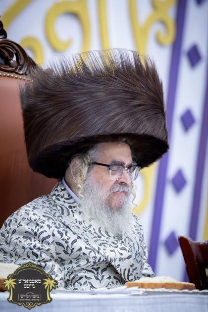 כ''ק רבינו הגה''ק שליט"א ביים סעודת ברית פון נכדו,