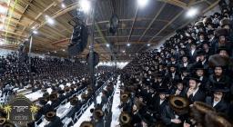 ערשטע בילדער, ליל הושענא רבה בצל הקודש פון כ''ק רב