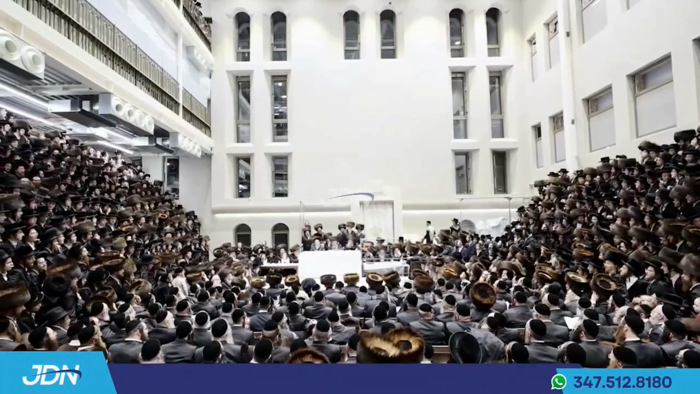 האדמו"ר מפשעווארסק ביים טיש נעילת החג מוצאי שמח"ת.