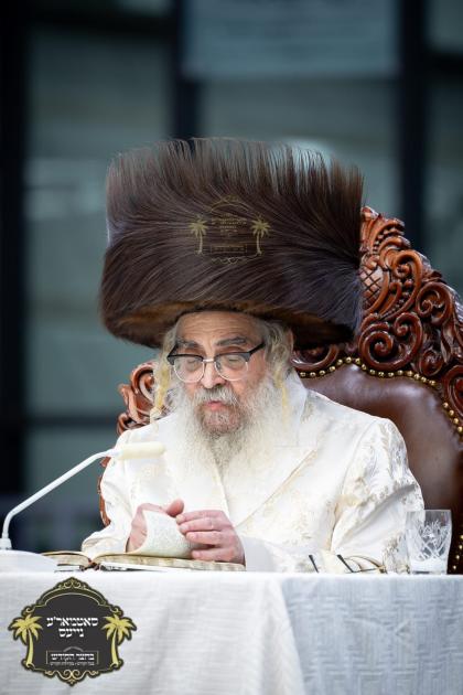 *וּבְכֵן צַדִּיקִים יִרְאוּ וְיִשְׂמָחוּ וִישָׁרִי
