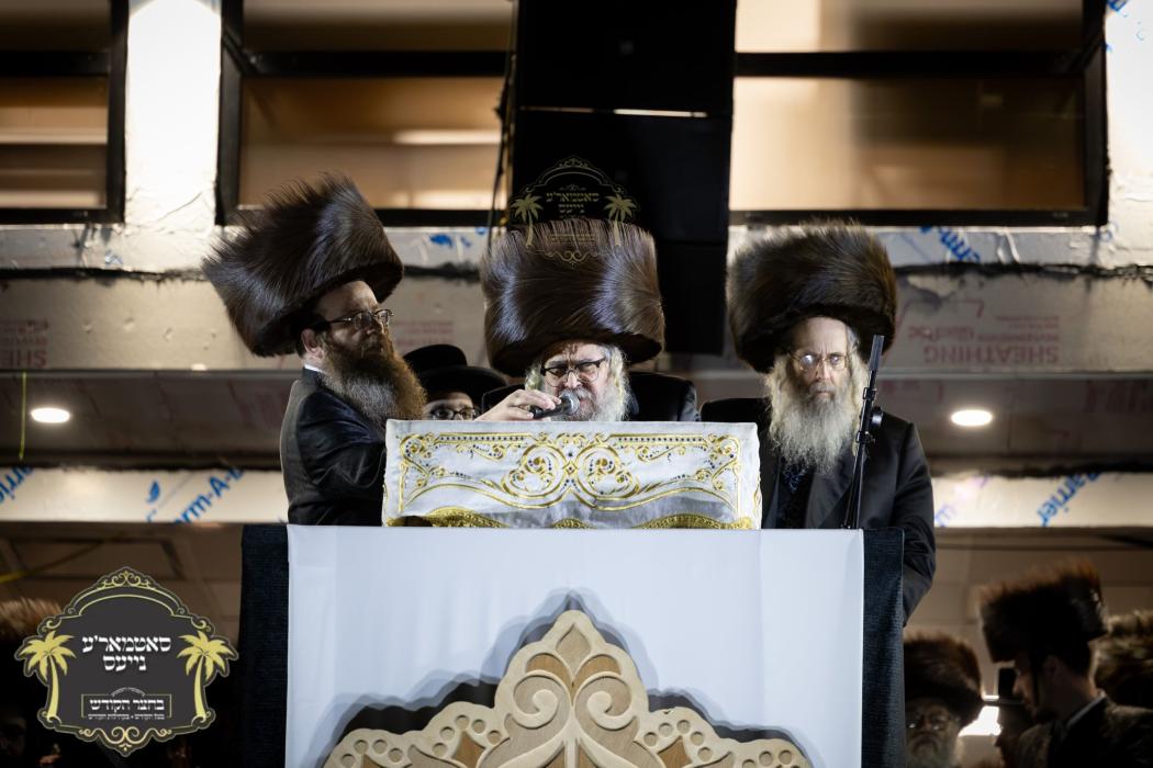 *וּבְכֵן צַדִּיקִים יִרְאוּ וְיִשְׂמָחוּ וִישָׁרִי