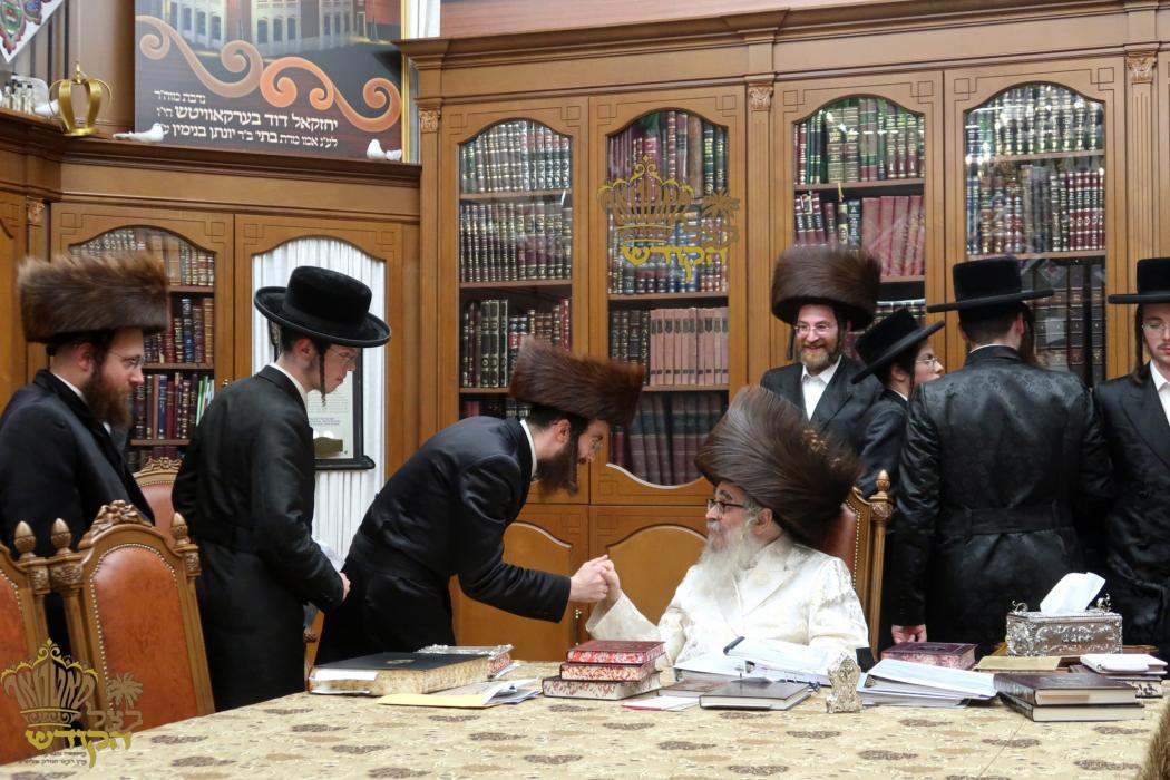 🌴בצל הקודש🌴
הונדערטער אנשי שלומינו פון אויסלאנד וו