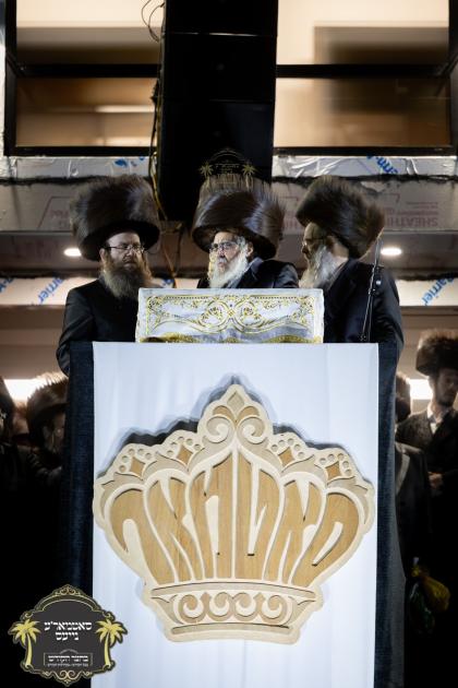 כ''ק רבינו הגה''ק שליט''א ביי מעריב והבדלה און דער