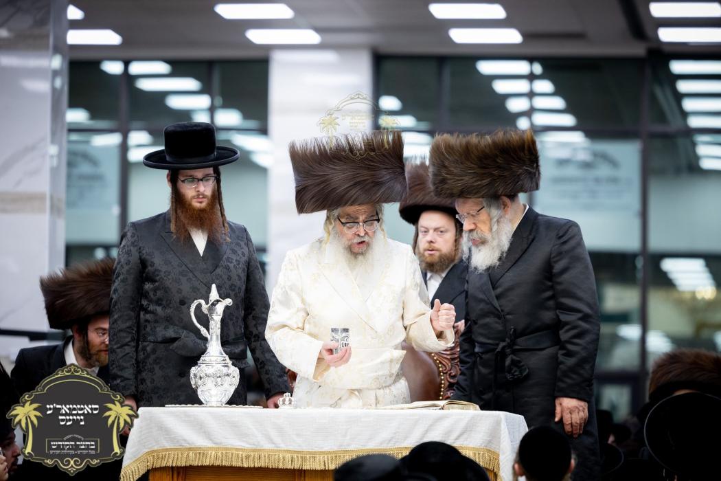 כ''ק רבינו הגה''ק שליט''א ביי מעריב והבדלה און דער