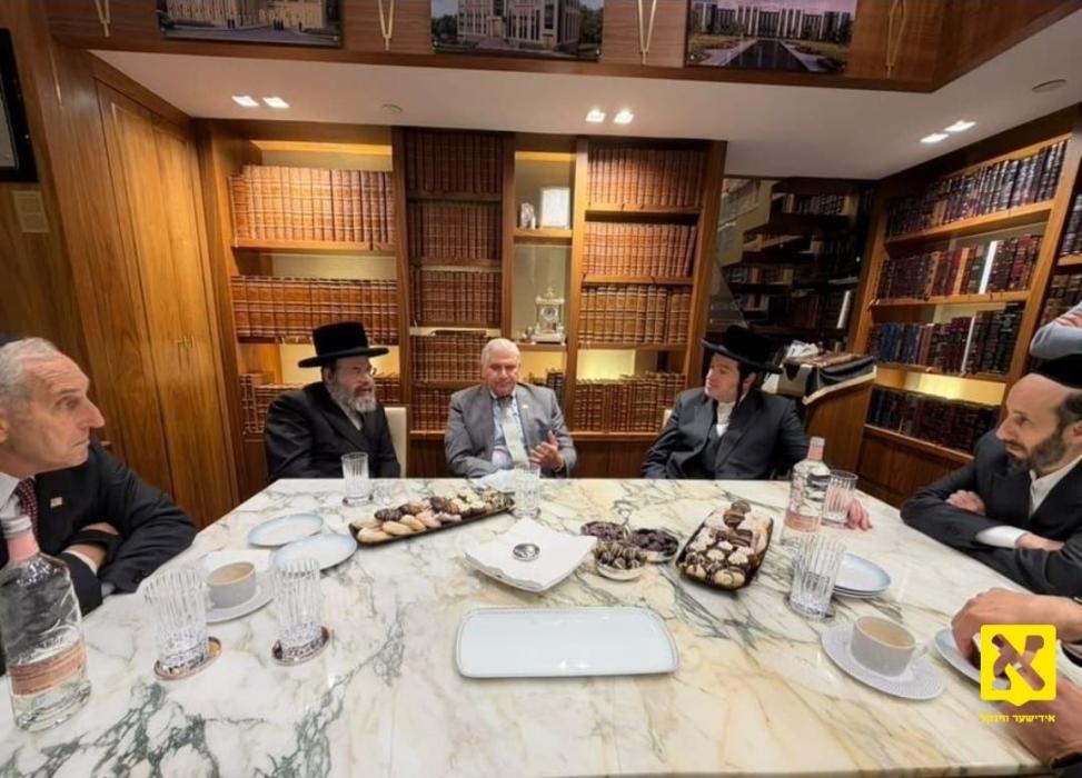 היימישער פילאנטראפ יואלי לאנדא ווערט געזען אויף א 