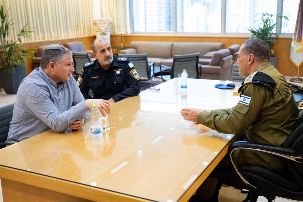 מדינת ישראל העכסטע זיכערהייט פירער, פון די מיליטער