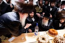 🌴בצל הקודש🌴
רבינו שליט''א ביים מסיבת לחיים היינט נ