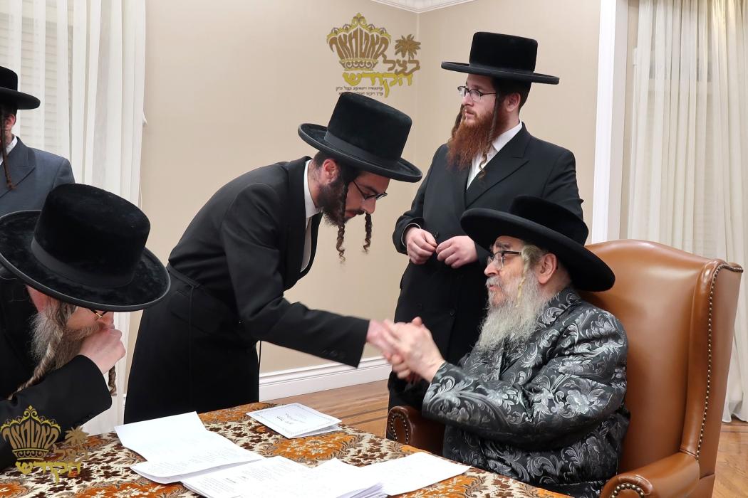 🌴בצל הקודש🌴 
הרה''ג ר' מרדכי פריעדמאן שליט''א - רב