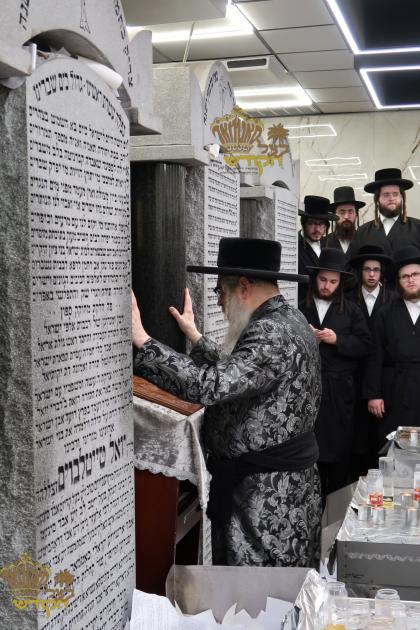🌴בצל הקודש🌴 
רבינו שליט"א ביים פוקד זיין די ציונים