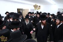 🌴בצל הקודש🌴
רבינו שליט''א ביי קביעות מזוזה היינט נ