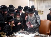 🌴בצל הקודש🌴
האדמו"ר מקרעטשניף סיגוט שליט''א וועלכע