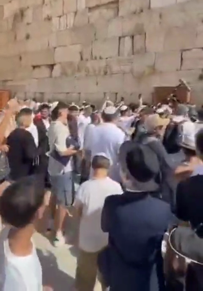 פינף טעג פאר די וואלן אין ישראל, האט גדי אייזענקוט