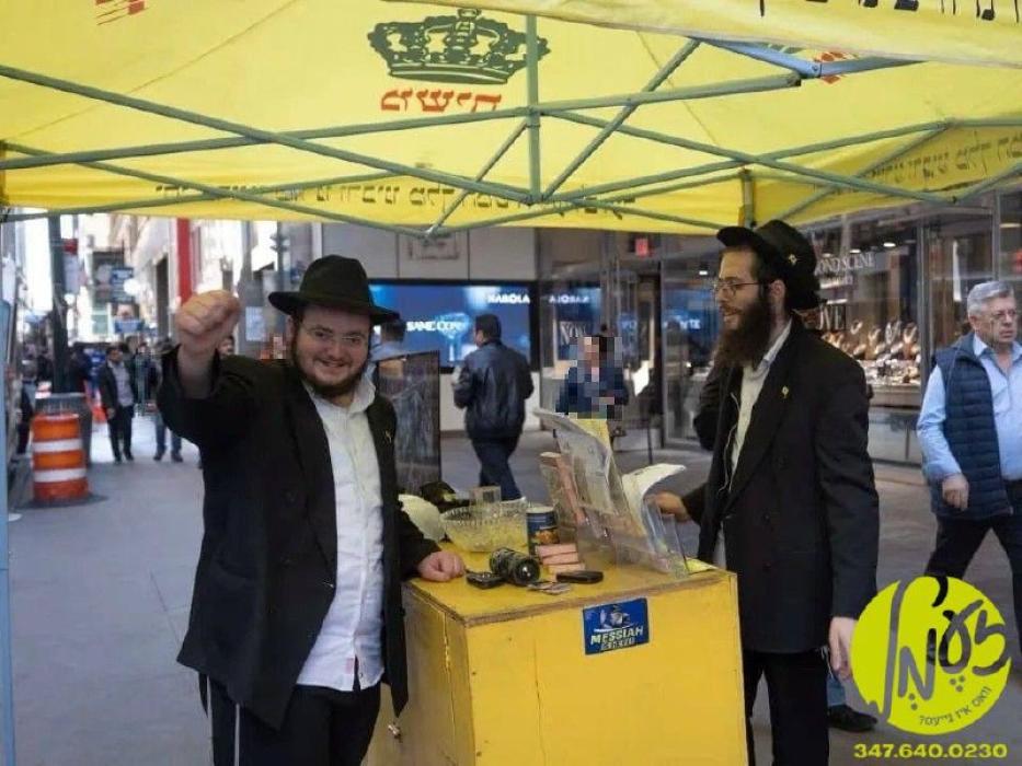מאנהעטן - א ליובאוויטשער חסיד פון קראון הייטס איז 