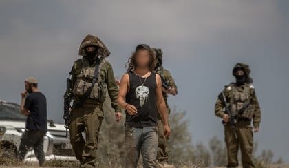 די פאראייניגטע שטאטן האט שטארק פארשארפט דעם דרוק א