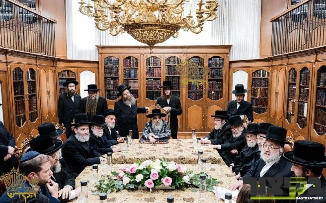 הויכראנגיגע סטעיט באאמטע אינאיינעם מיט די ניו יארק