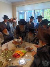 כ״ק מרן אדמו"ר שליט״א ביים מעמד כתיבת האותיות און 