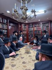 🌴חצר הקודש🌴
די סטעיט סענעטאר 'ביל וועבער' אין באגל