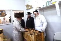 🌴בצל הקודש🌴 
רבינו שליט"א ביים זיך אומקוקן אינעם מ