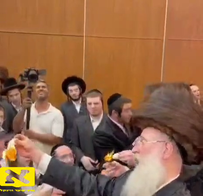 א פייער ברענט אין הארץ פון א איד... 

אן עלטערער א