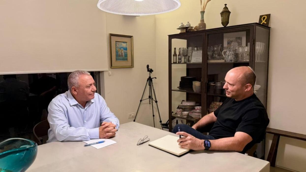 פארזיצער פון 'ישר' פארטיי גדי אייזענקאט און געוועז