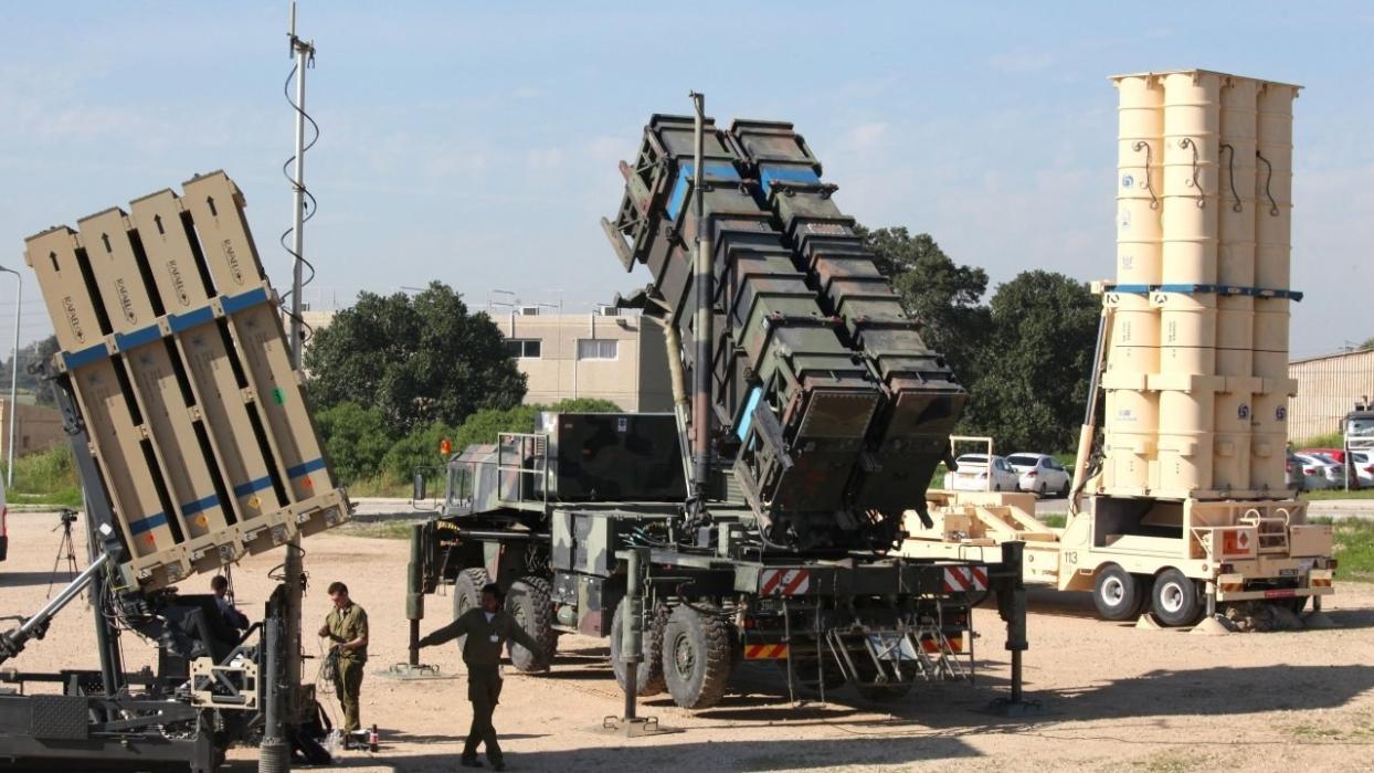 די אמעריקאנער רעגירונג רוקט א פאטריאט מיסיל פארטיי