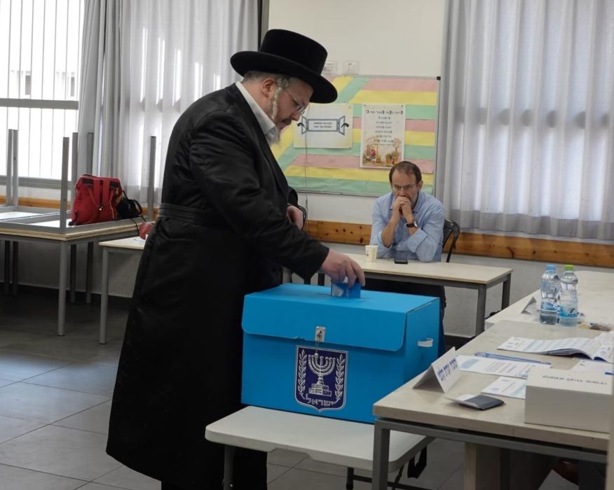 הגה"צ רבי אהרן מרדכי רוקח שליט"א בן כ"ק אדמו"ר מבע